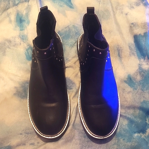 Boots - Picture 2 of 4